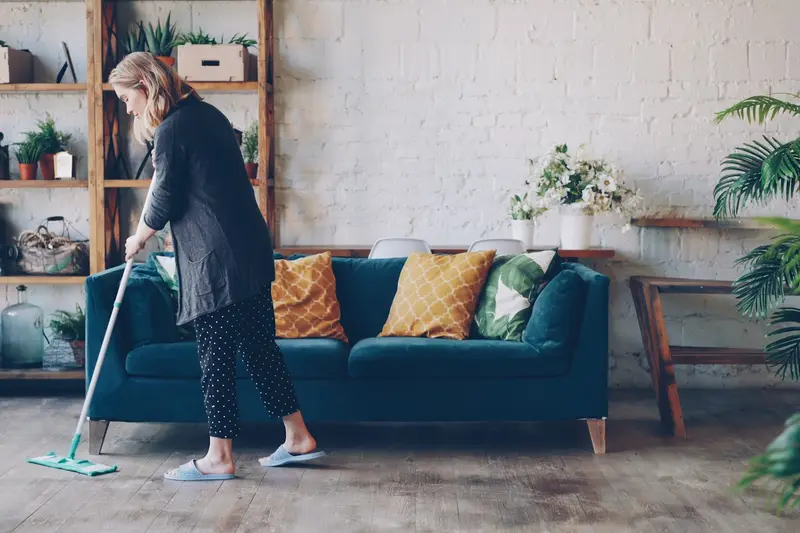 Dọn nhà theo giờ Gò Vấp TP.HCM — người giúp việc lau sàn phòng khách nhà phố
