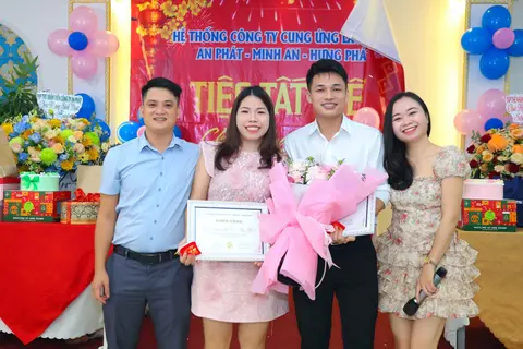 Khen thưởng nhân viên trung tâm giúp việc nhà TP.HCM tại tiệc tất niên 2024