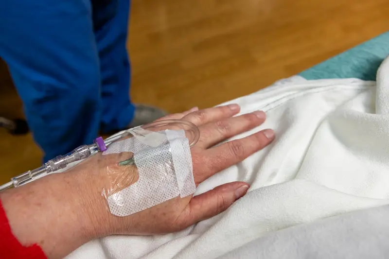 Người nuôi bệnh chăm sóc người bệnh tại bệnh viện lớn TP.HCM